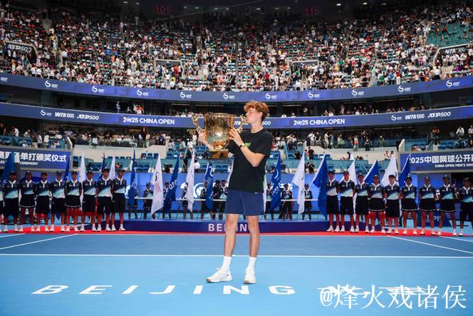 中网综述：辛纳捧杯 女单赛场意外频发